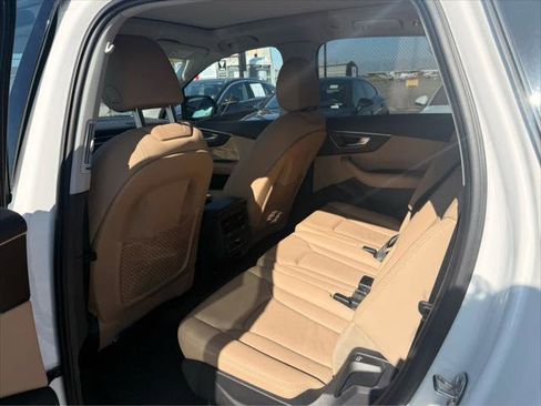 Used 2023 Audi Q7 2.0T Premium w/ Convenience Package AWD/4WD image 5