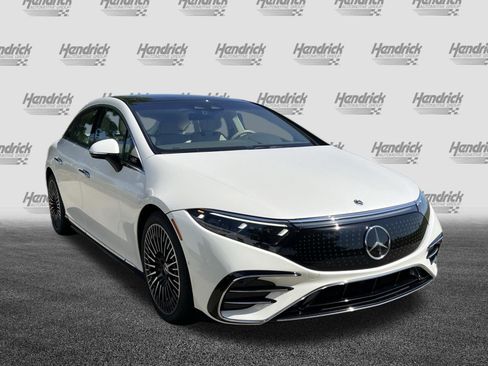 Used 2022 Mercedes-Benz EQS 580 4MATIC Sedan image 2