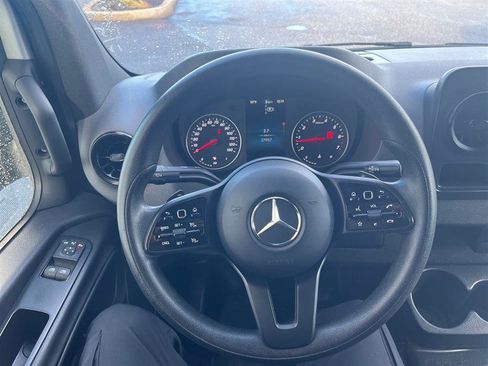 Used 2023 Mercedes-Benz Sprinter 2500 image 17
