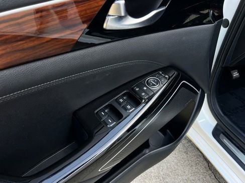 Used 2017 Kia Cadenza Premium w/ Luxury Package image 12