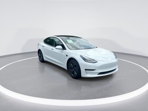 Used 2021 Tesla Model 3 Standard Range Plus RWD image 2