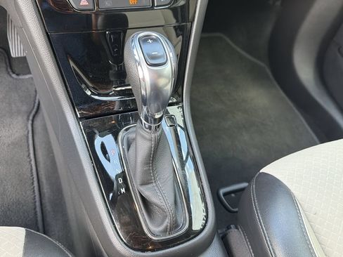 Used 2021 Buick Encore Preferred AWD/4WD image 24