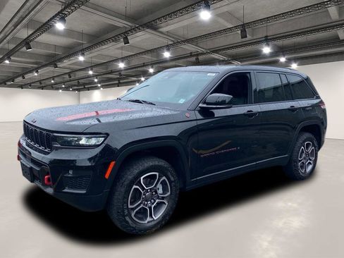 Used 2022 Jeep Grand Cherokee Trailhawk image 3