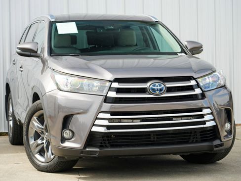 Used 2018 Toyota Highlander Limited image 2