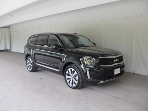 Used 2022 Kia Telluride S AWD/4WD image 1