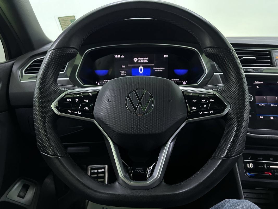 Used 2024 Volkswagen Tiguan SE R-Line AWD/4WD image 20