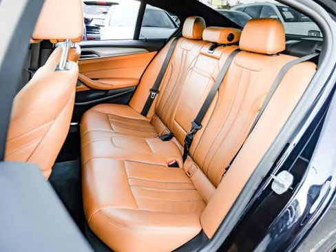 Used 2018 BMW M550i xDrive image 48