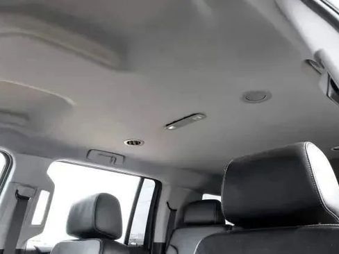 Used 2019 Chevrolet Suburban LT image 43