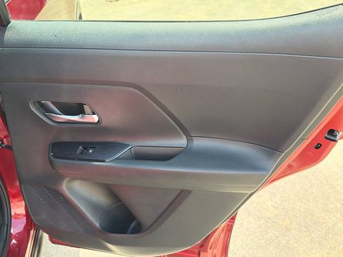 Used 2025 Nissan Kicks SV w/ SV Premium Package FWD image 16
