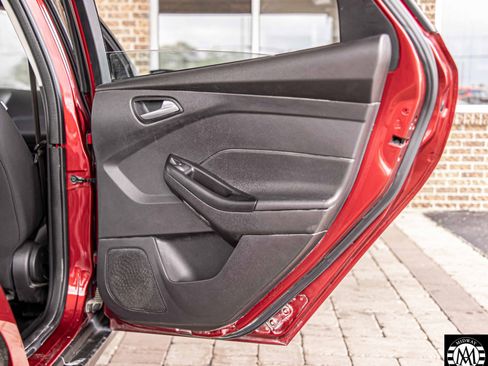 Used 2017 Ford Focus SE image 39