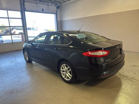 Used 2014 Ford Fusion SE FWD image 5