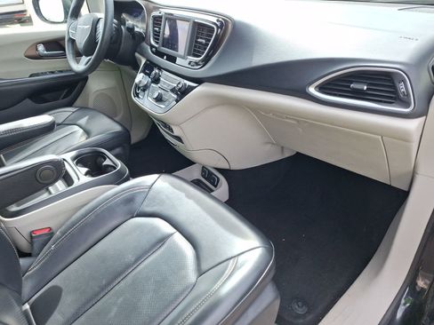 Used 2020 Chrysler Voyager Lxi image 32