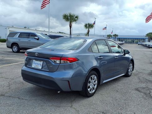 Used 2025 Toyota Corolla LE FWD image 2