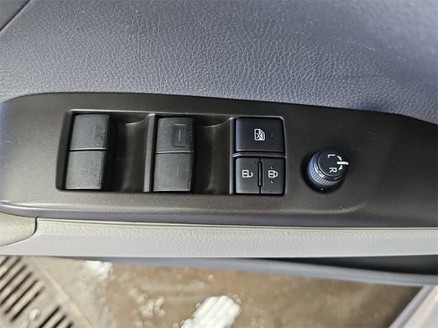 Used 2021 Toyota Camry SE image 25