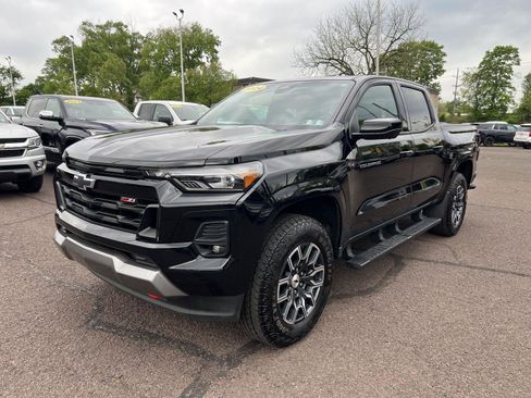 Used 2024 Chevrolet Colorado Z71 w/ Z71 Convenience Package 2 AWD/4WD image 3
