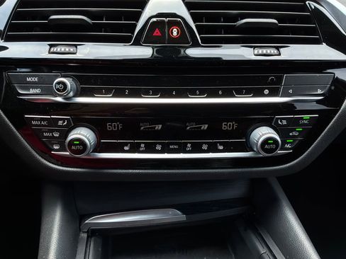 Used 2021 BMW 530i w/ Premium Package RWD image 32