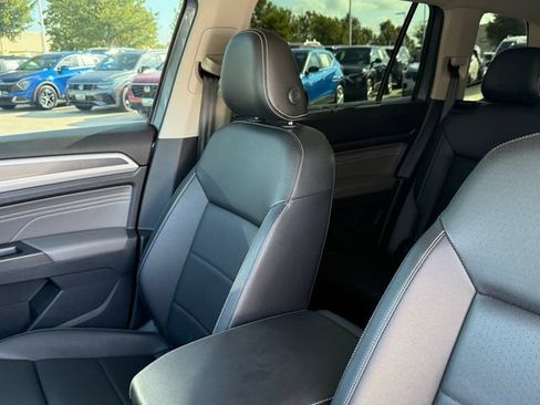 Used 2023 Volkswagen Atlas SEL R-Line AWD/4WD image 12