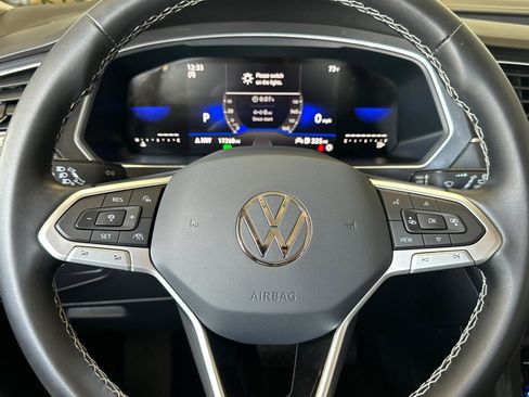 Used 2023 Volkswagen Tiguan SE FWD image 24