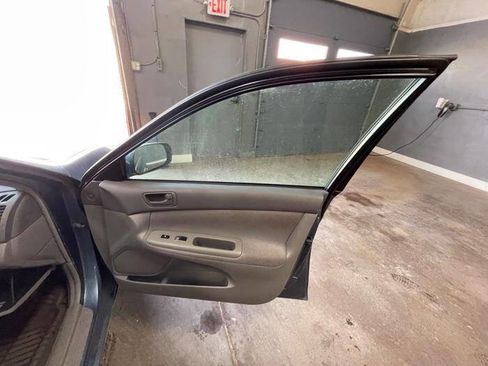 Used 2004 Toyota Camry LE image 29