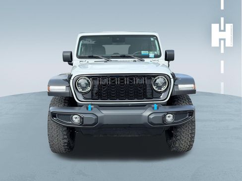 Used 2024 Jeep Wrangler Unlimited AWD/4WD image 3