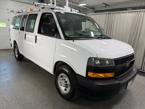 Used 2018 Chevrolet Express 2500 w/ Driver Convenience Package RWD image 3