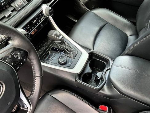 Used 2021 Toyota RAV4 XLE Premium image 28