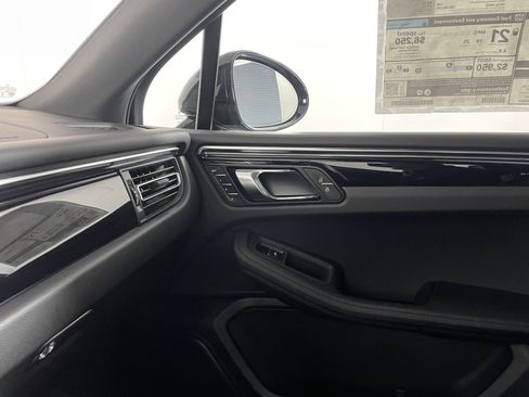 Certified 2026 Porsche Macan AWD/4WD image 14