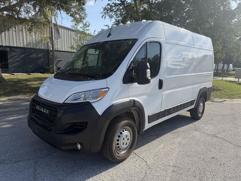 Used 2025 RAM ProMaster 2500 w/ Safety Group FWD image 7