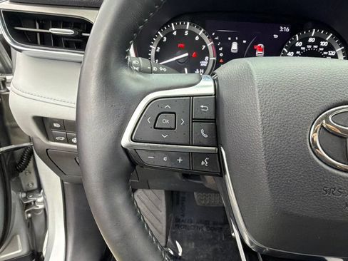 Used 2021 Toyota Highlander Limited AWD/4WD image 12