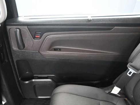 Used 2018 Honda Odyssey EX image 36