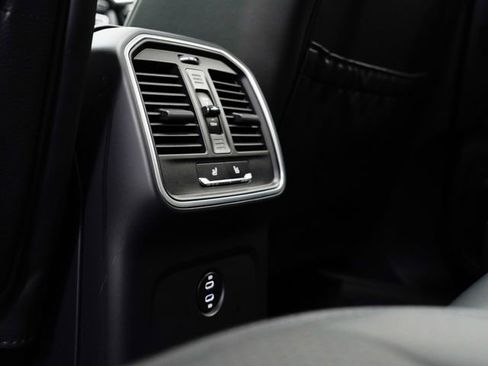 Certified 2025 Porsche Macan AWD/4WD image 13
