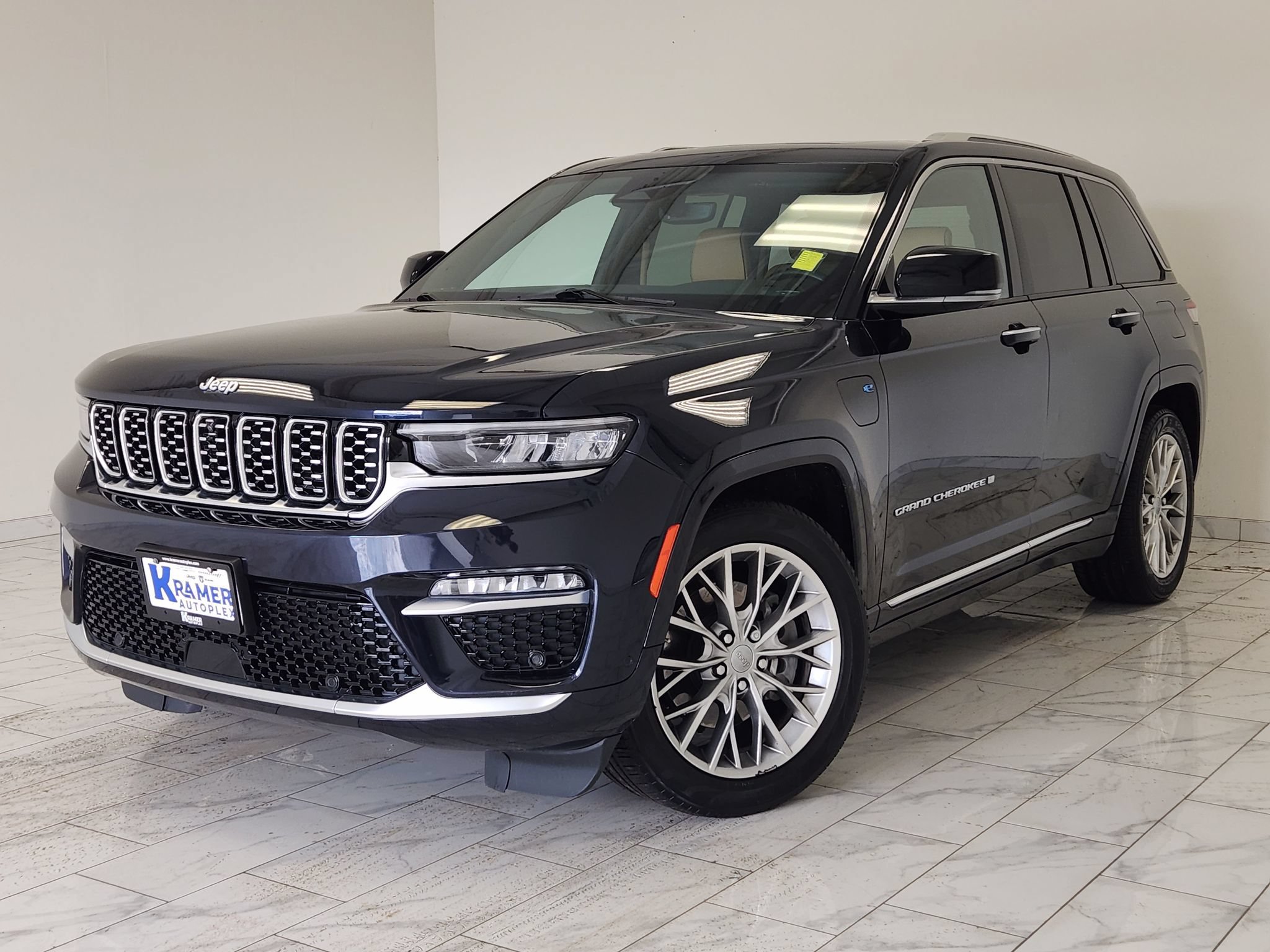 Used 2023 Jeep Grand Cherokee Summit AWD/4WD image 1