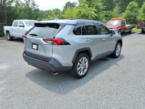 Used 2019 Toyota RAV4 XLE Premium FWD image 5
