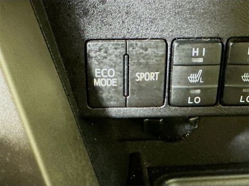 Used 2015 Toyota RAV4 Limited image 40