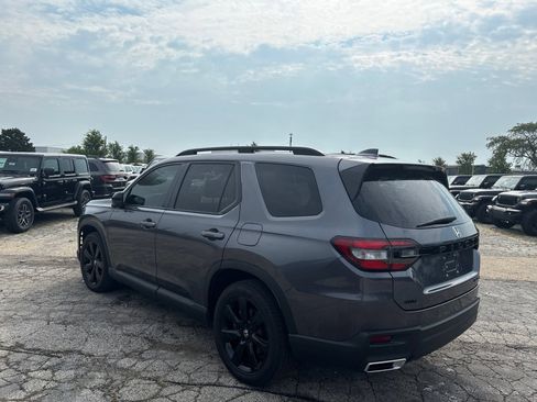 Used 2025 Honda Pilot Black Edition image 8