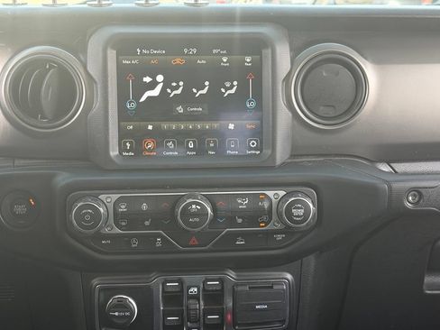 Used 2023 Jeep Gladiator Sport AWD/4WD image 23