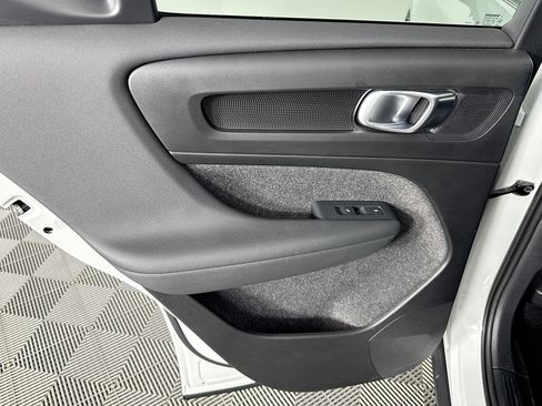 Used 2025 Volvo XC40 B5 Core image 25