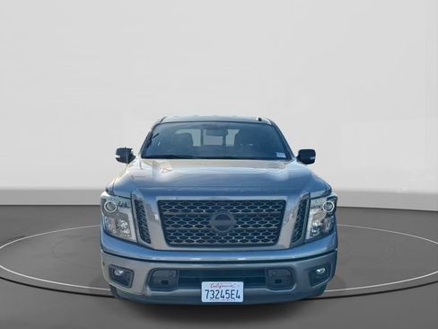 Used 2019 Nissan Titan SV w/ SV Convenience Package image 3