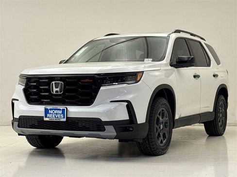 New 2025 Honda Pilot TrailSport image 2