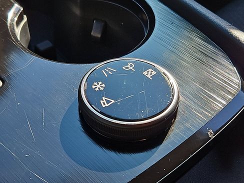 Certified 2024 Nissan Rogue SV image 24