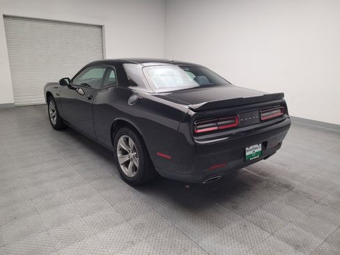 Used 2019 Dodge Challenger SXT RWD image 5