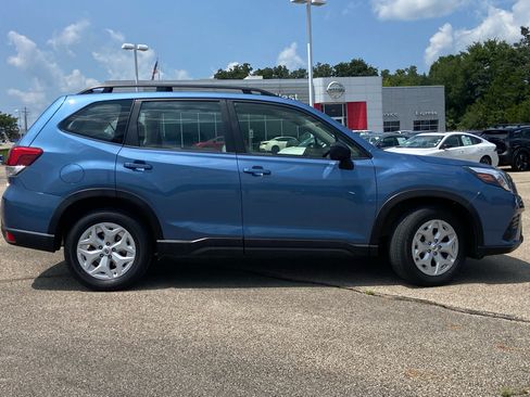 Used 2023 Subaru Forester AWD/4WD image 2