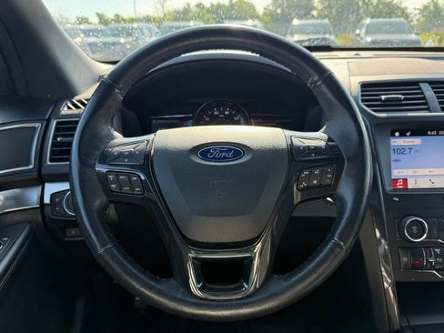 Used 2019 Ford Explorer XLT w/ Equipment Group 202A FWD image 13