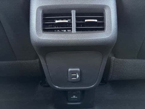 Used 2023 Chevrolet Equinox Premier image 16