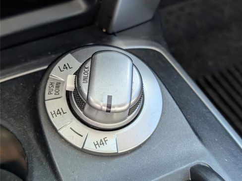 Used 2015 Toyota 4Runner Limited image 19