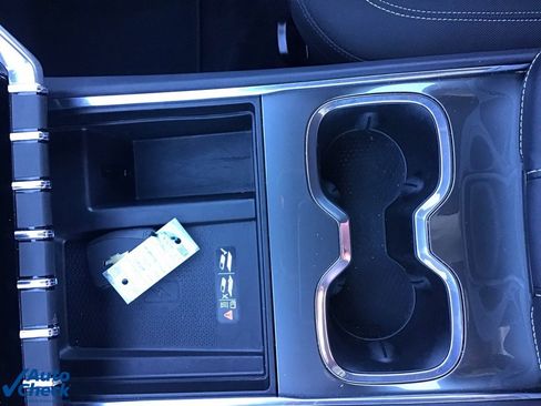 Used 2025 GMC Acadia Elevation image 40