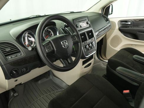 Used 2013 Dodge Grand Caravan SXT image 37