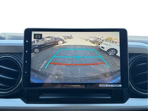 Used 2016 Toyota Tacoma TRD Sport w/ Towing Package image 17