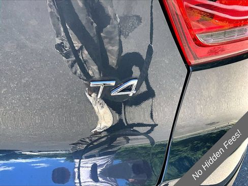 Used 2021 Volvo XC40 T4 Momentum FWD image 7