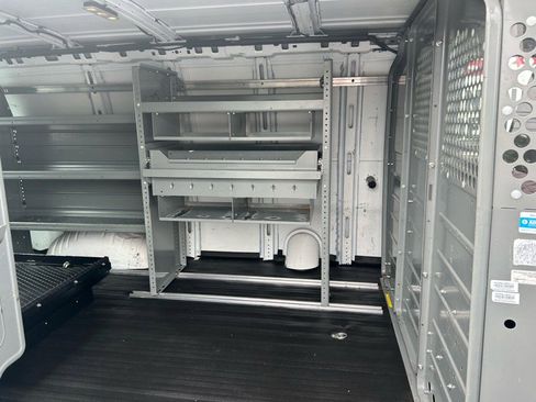 Used 2015 Chevrolet Express 2500 image 22